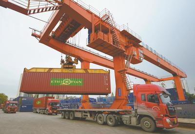 我國(guó)前三季度貨物貿(mào)易進(jìn)出口總值達(dá)28.33萬(wàn)億元，同比增長(zhǎng)22.7%